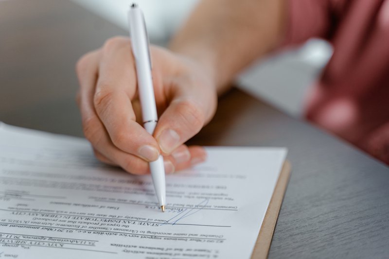 Hire a lawyer for buying and selling a gym